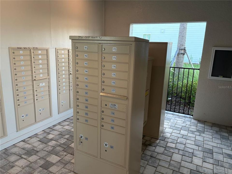 For Rent: $1,900 (3 beds, 2 baths, 1200 Square Feet)