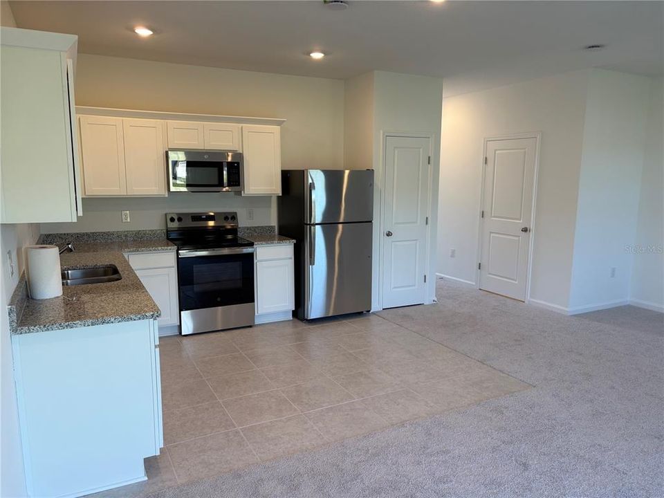 For Rent: $1,900 (3 beds, 2 baths, 1200 Square Feet)