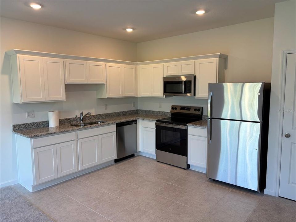 For Rent: $1,900 (3 beds, 2 baths, 1200 Square Feet)