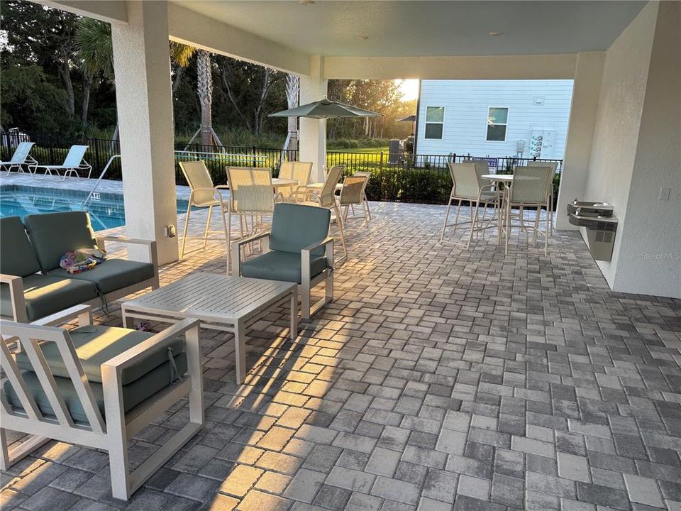 For Rent: $1,900 (3 beds, 2 baths, 1200 Square Feet)