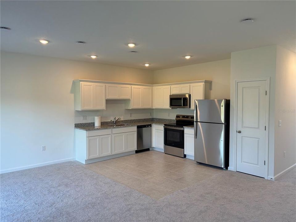 For Rent: $1,900 (3 beds, 2 baths, 1200 Square Feet)