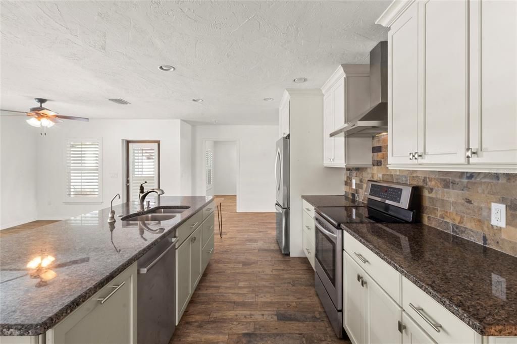 For Sale: $545,000 (3 beds, 2 baths, 1756 Square Feet)