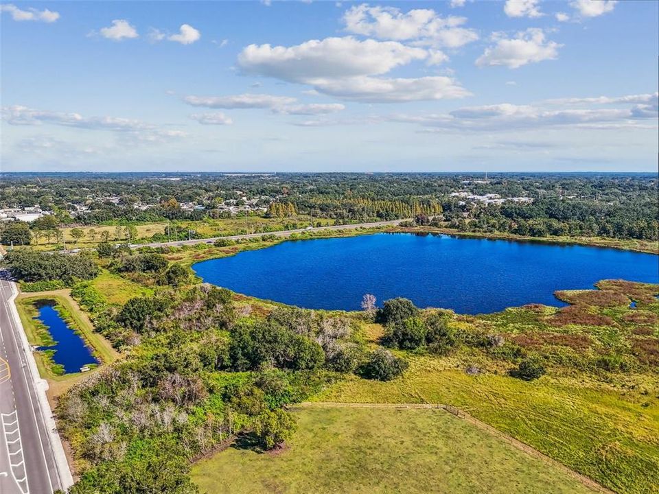 En Venta: $3,890,000 (34.84 acres)