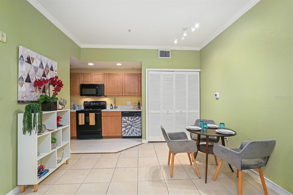 For Sale: $159,900 (1 beds, 1 baths, 529 Square Feet)