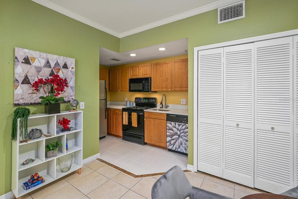 For Sale: $159,900 (1 beds, 1 baths, 529 Square Feet)