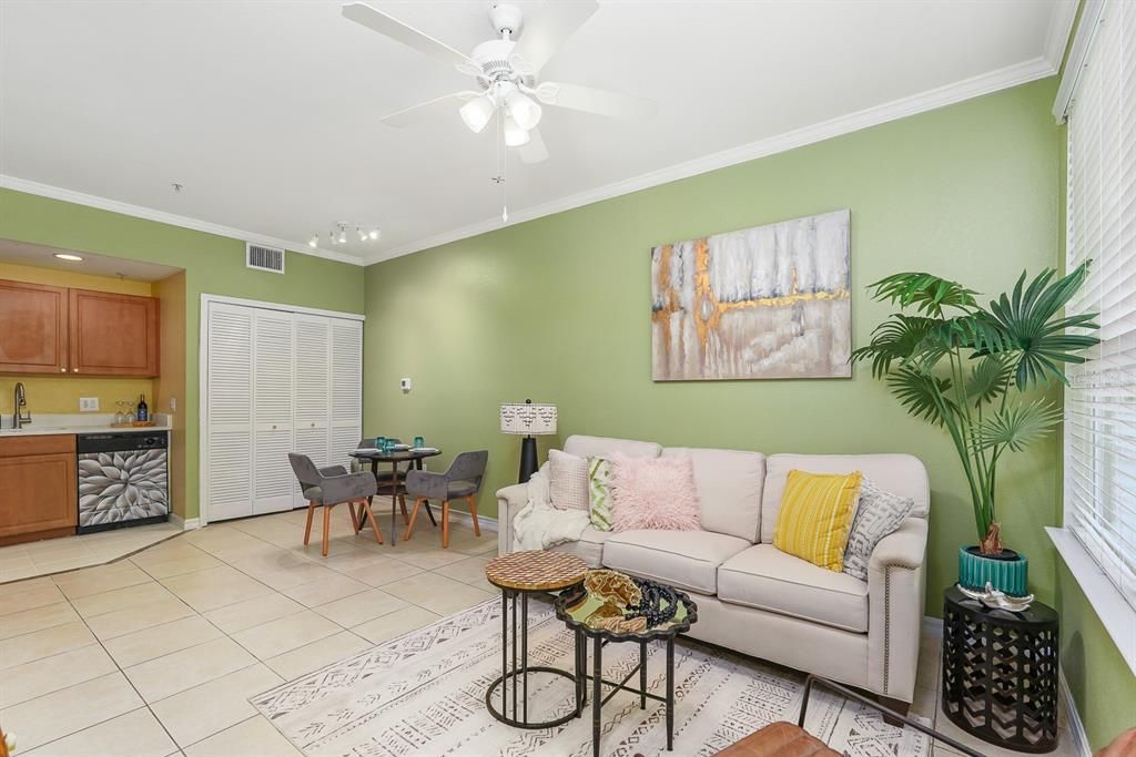 For Sale: $159,900 (1 beds, 1 baths, 529 Square Feet)