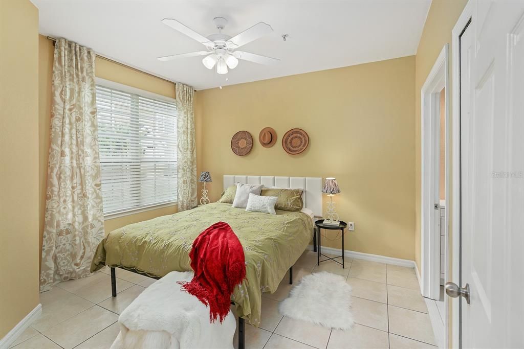 For Sale: $159,900 (1 beds, 1 baths, 529 Square Feet)