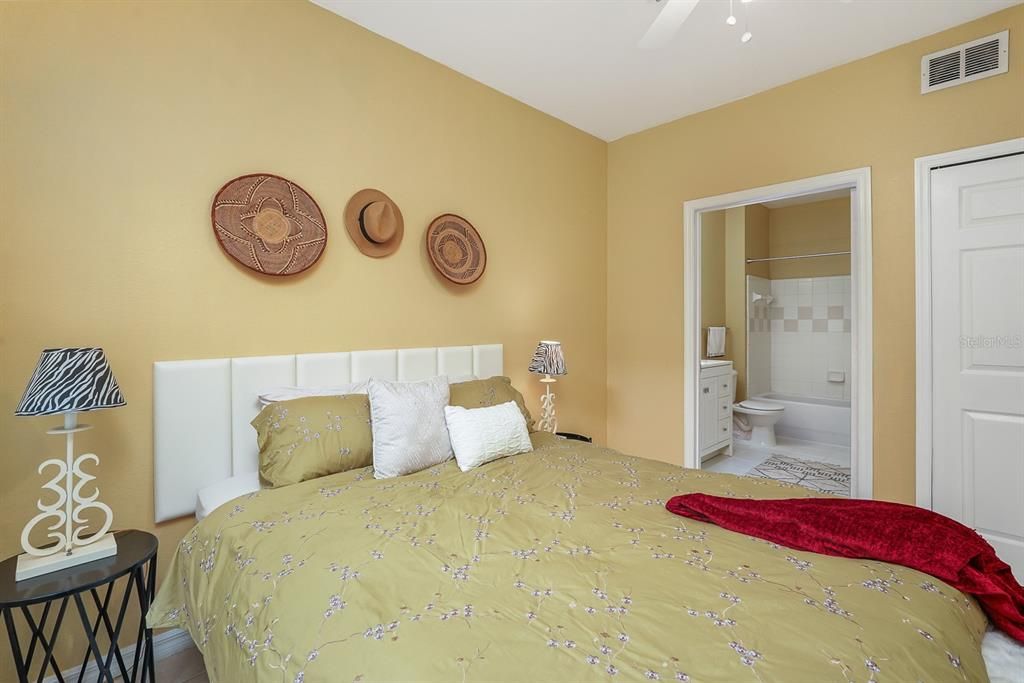 For Sale: $159,900 (1 beds, 1 baths, 529 Square Feet)