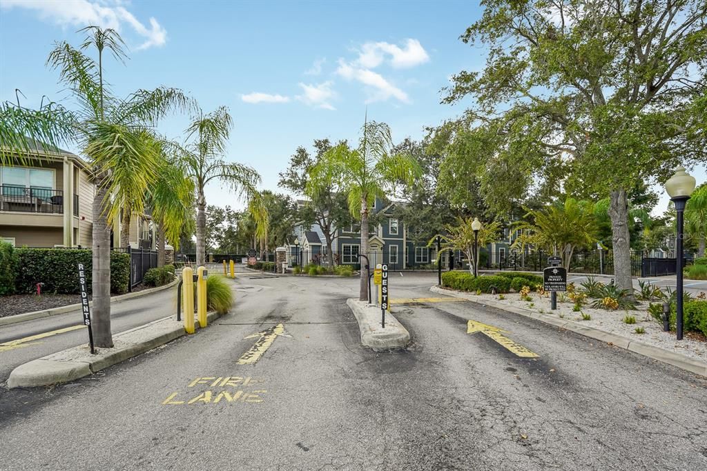 For Sale: $159,900 (1 beds, 1 baths, 529 Square Feet)