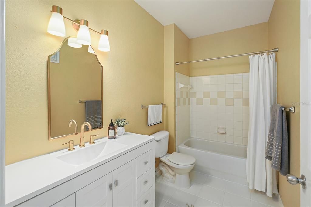 For Sale: $159,900 (1 beds, 1 baths, 529 Square Feet)