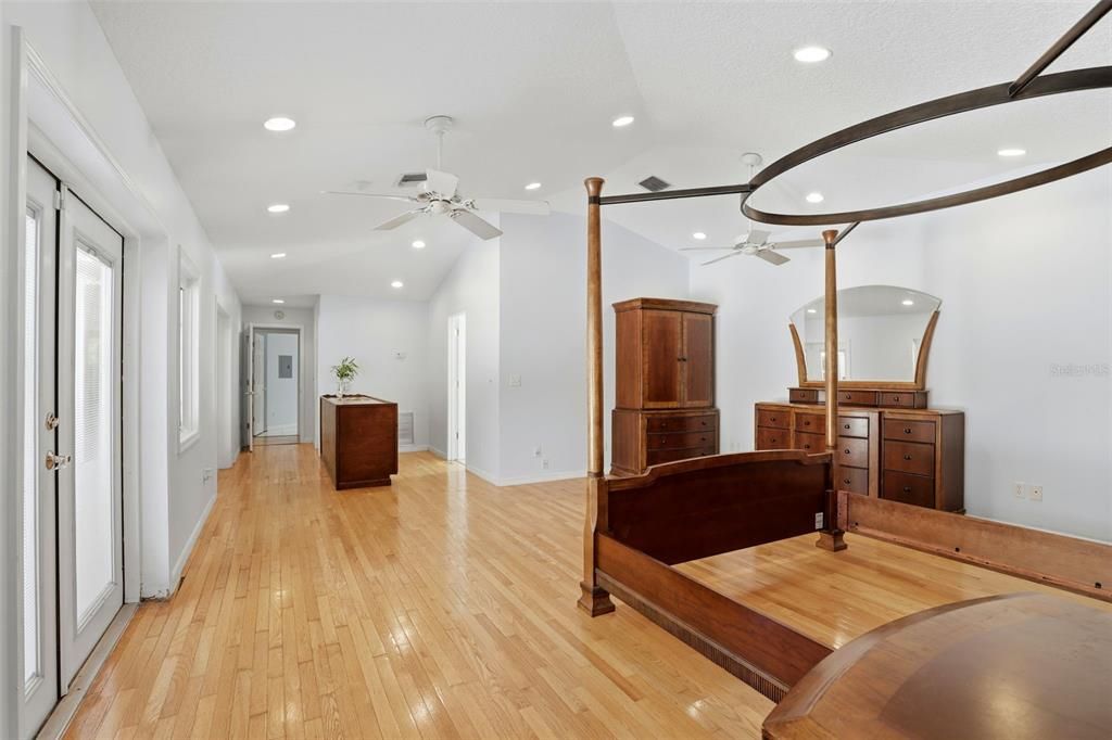 En Venta: $734,987 (4 camas, 3 baños, 3018 Pies cuadrados)