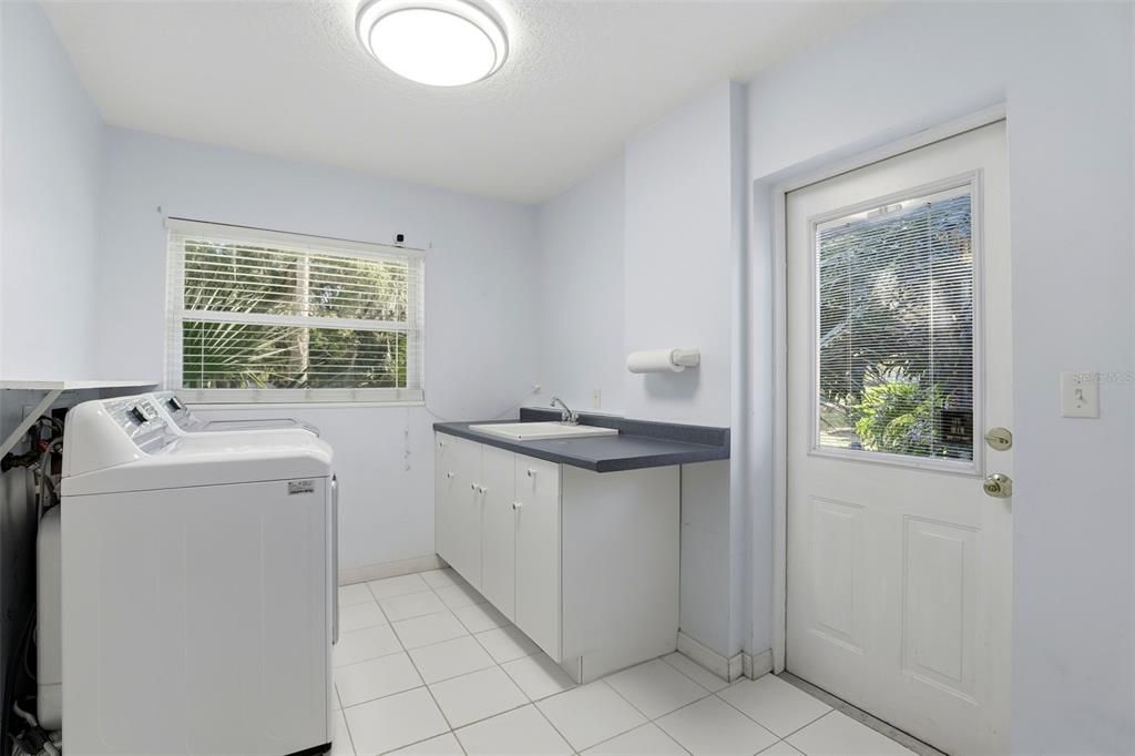 En Venta: $734,987 (4 camas, 3 baños, 3018 Pies cuadrados)