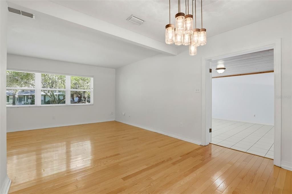 En Venta: $734,987 (4 camas, 3 baños, 3018 Pies cuadrados)