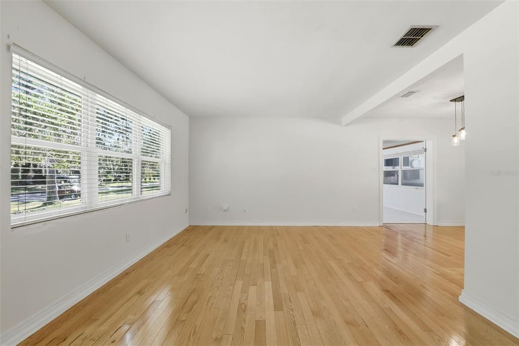 En Venta: $734,987 (4 camas, 3 baños, 3018 Pies cuadrados)