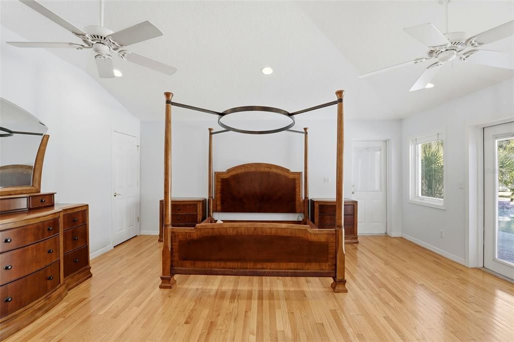 En Venta: $734,987 (4 camas, 3 baños, 3018 Pies cuadrados)