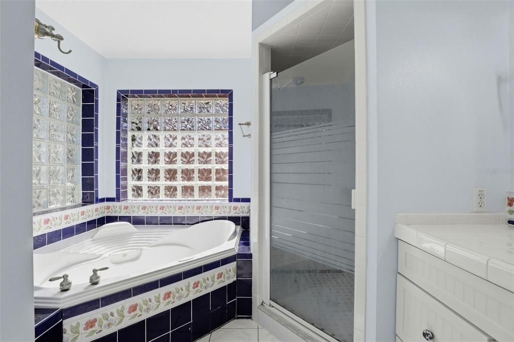 En Venta: $734,987 (4 camas, 3 baños, 3018 Pies cuadrados)