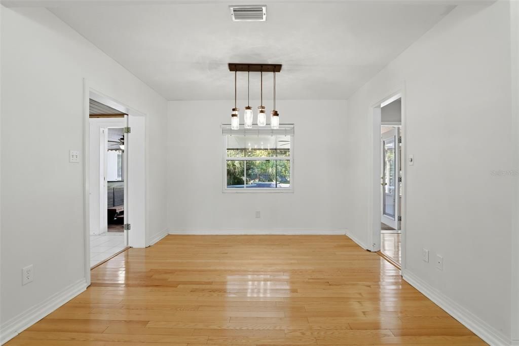 En Venta: $734,987 (4 camas, 3 baños, 3018 Pies cuadrados)