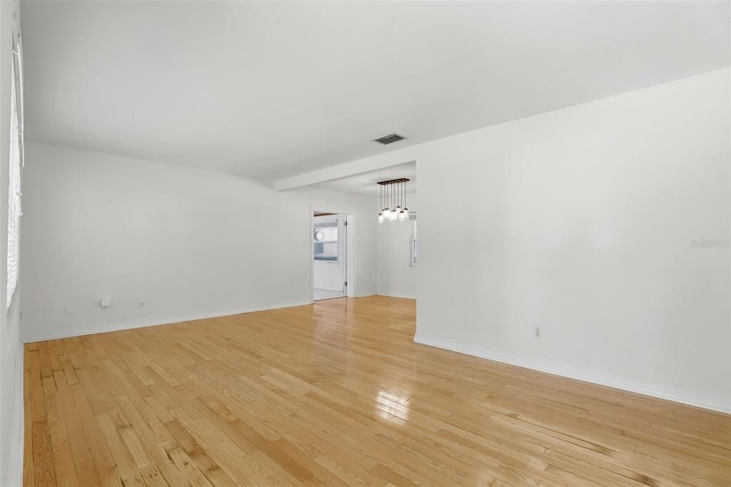 En Venta: $734,987 (4 camas, 3 baños, 3018 Pies cuadrados)