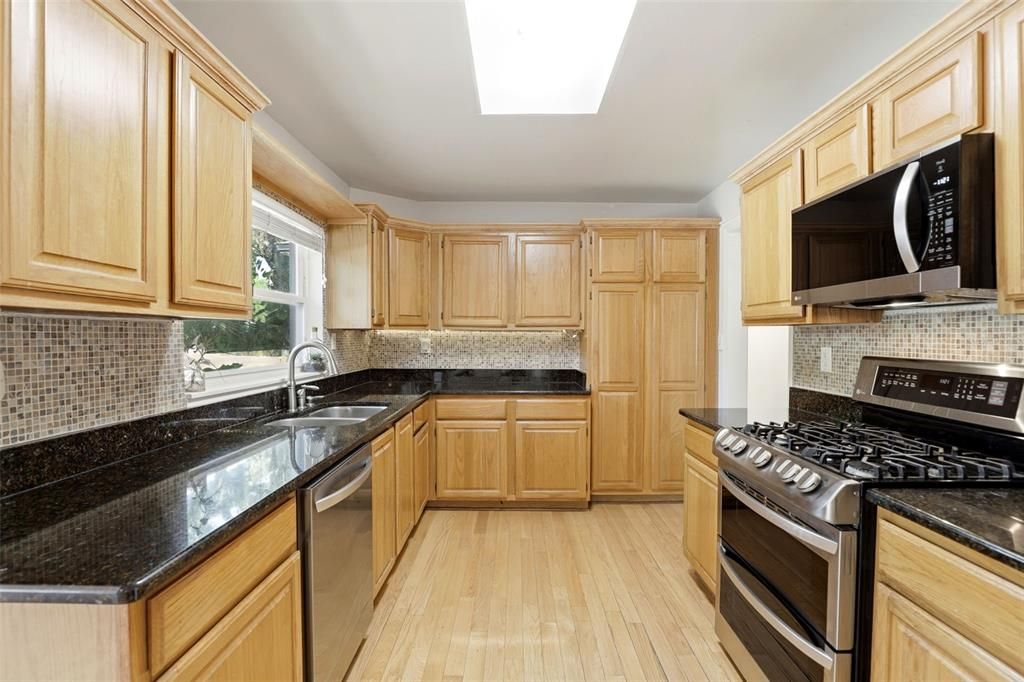 En Venta: $734,987 (4 camas, 3 baños, 3018 Pies cuadrados)