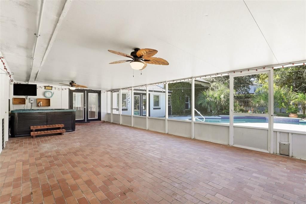 En Venta: $734,987 (4 camas, 3 baños, 3018 Pies cuadrados)