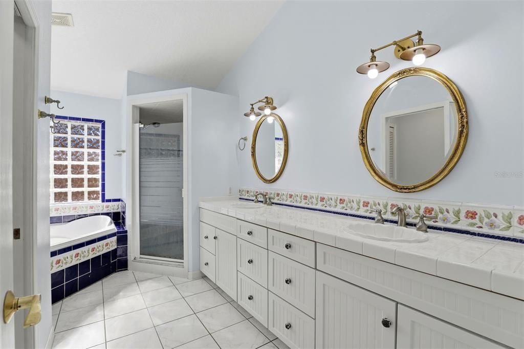 En Venta: $734,987 (4 camas, 3 baños, 3018 Pies cuadrados)