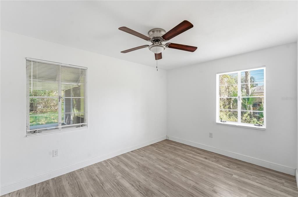 For Sale: $223,000 (3 beds, 1 baths, 1041 Square Feet)