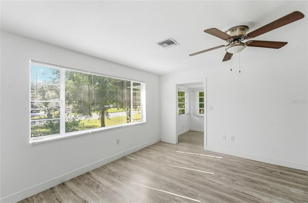 For Sale: $223,000 (3 beds, 1 baths, 1041 Square Feet)