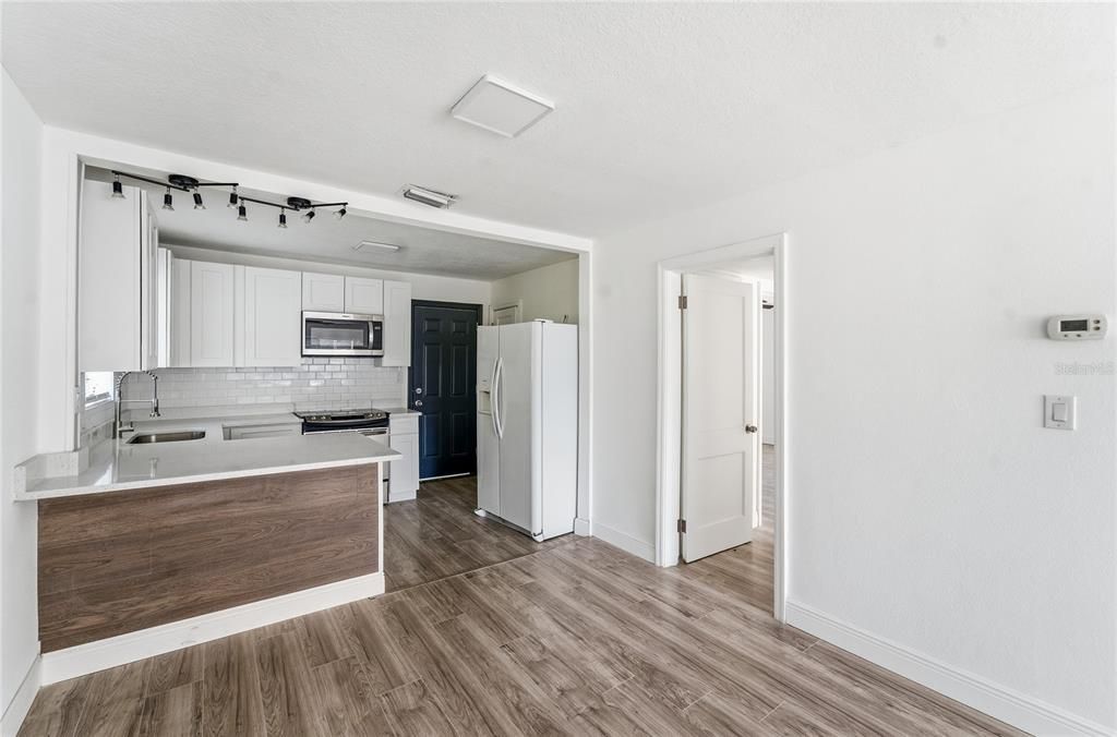 For Sale: $223,000 (3 beds, 1 baths, 1041 Square Feet)