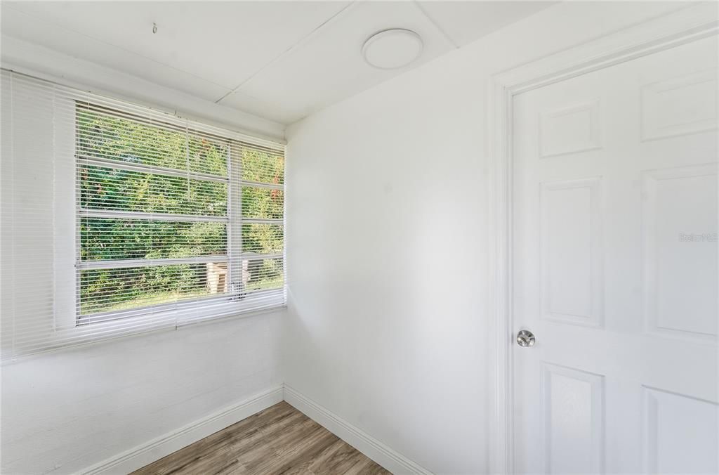 For Sale: $223,000 (3 beds, 1 baths, 1041 Square Feet)