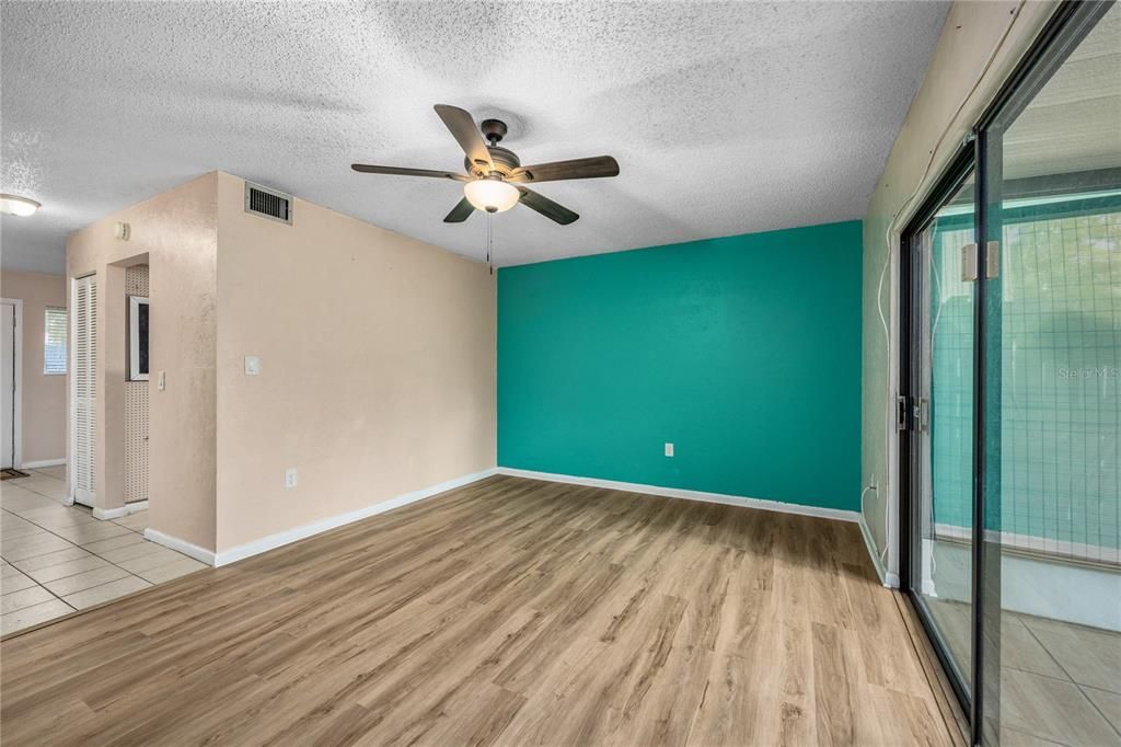 待售: $169,000 (2 贝兹, 1 浴室, 938 平方英尺)