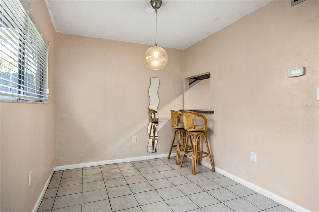 待售: $169,000 (2 贝兹, 1 浴室, 938 平方英尺)