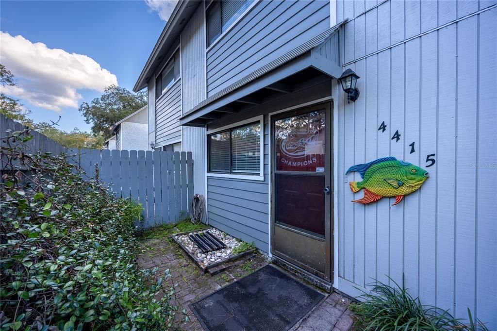 待售: $169,000 (2 贝兹, 1 浴室, 938 平方英尺)