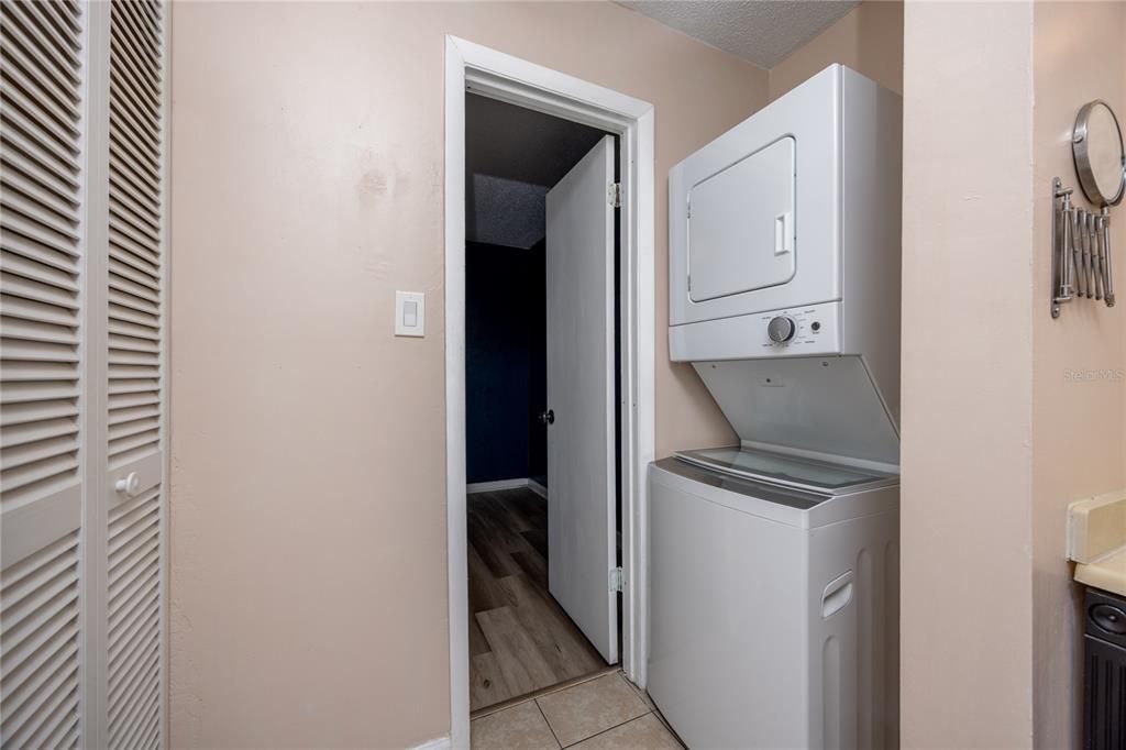 待售: $169,000 (2 贝兹, 1 浴室, 938 平方英尺)