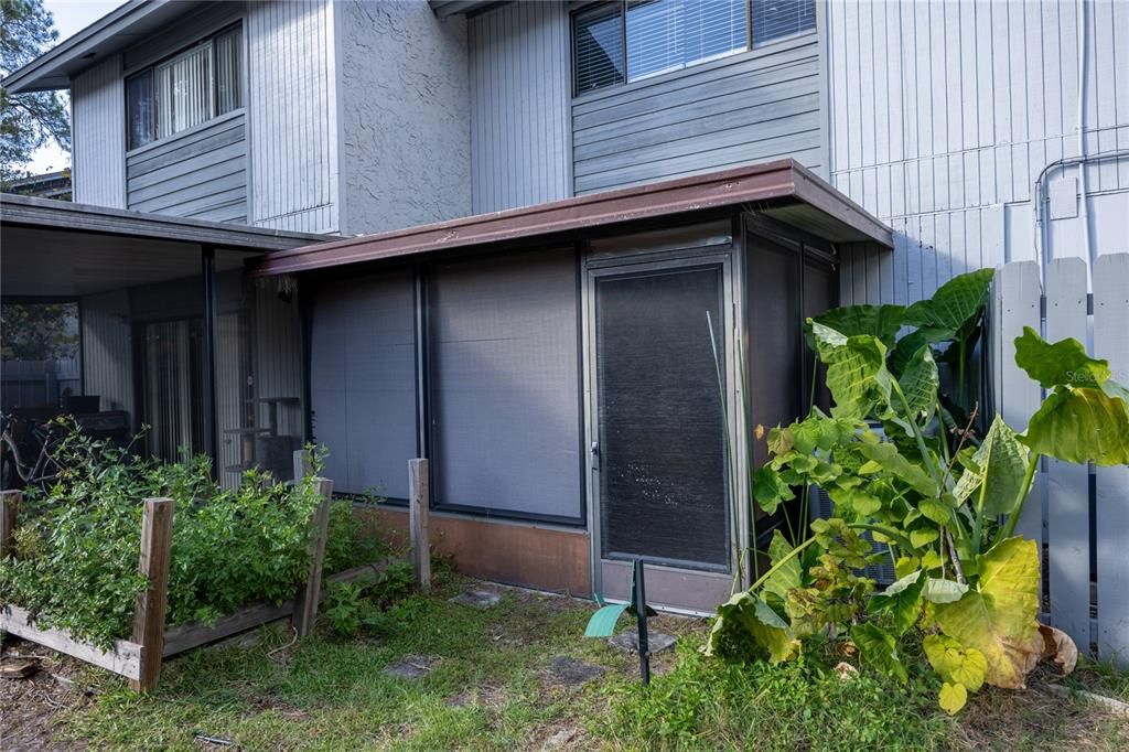 待售: $169,000 (2 贝兹, 1 浴室, 938 平方英尺)