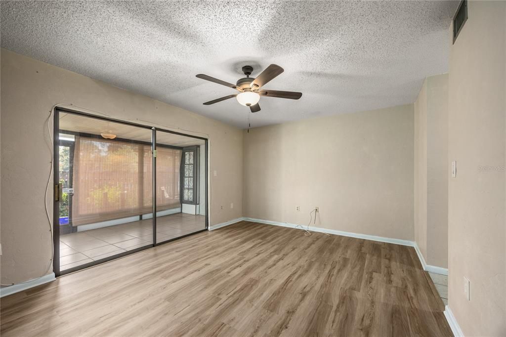 待售: $169,000 (2 贝兹, 1 浴室, 938 平方英尺)