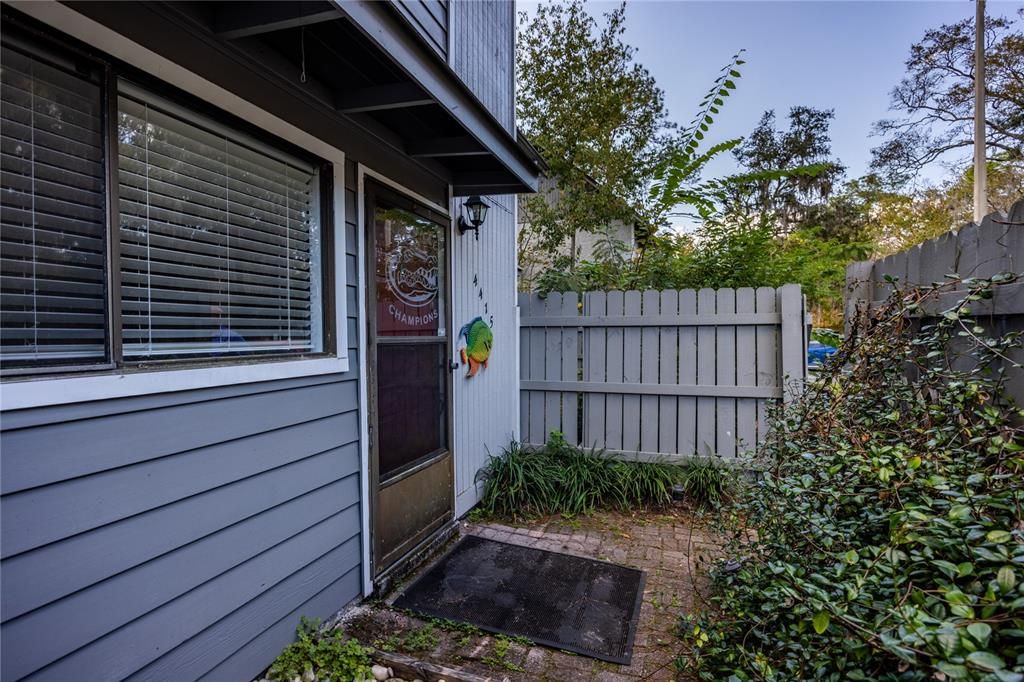 待售: $169,000 (2 贝兹, 1 浴室, 938 平方英尺)