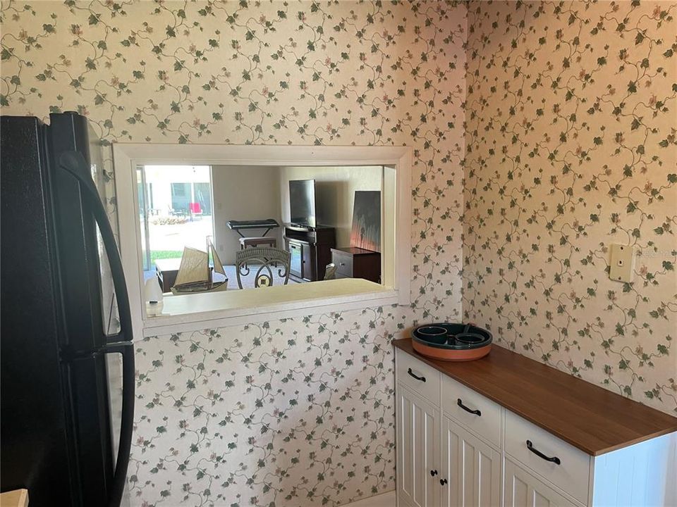 For Sale: $145,000 (2 beds, 1 baths, 965 Square Feet)