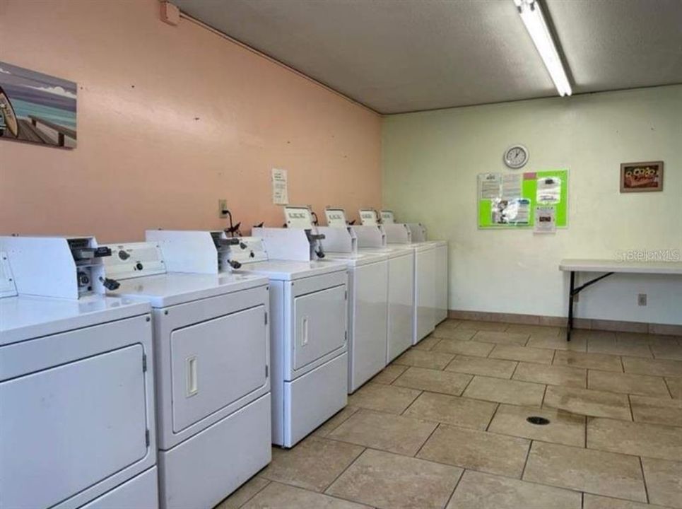 For Sale: $145,000 (2 beds, 1 baths, 965 Square Feet)