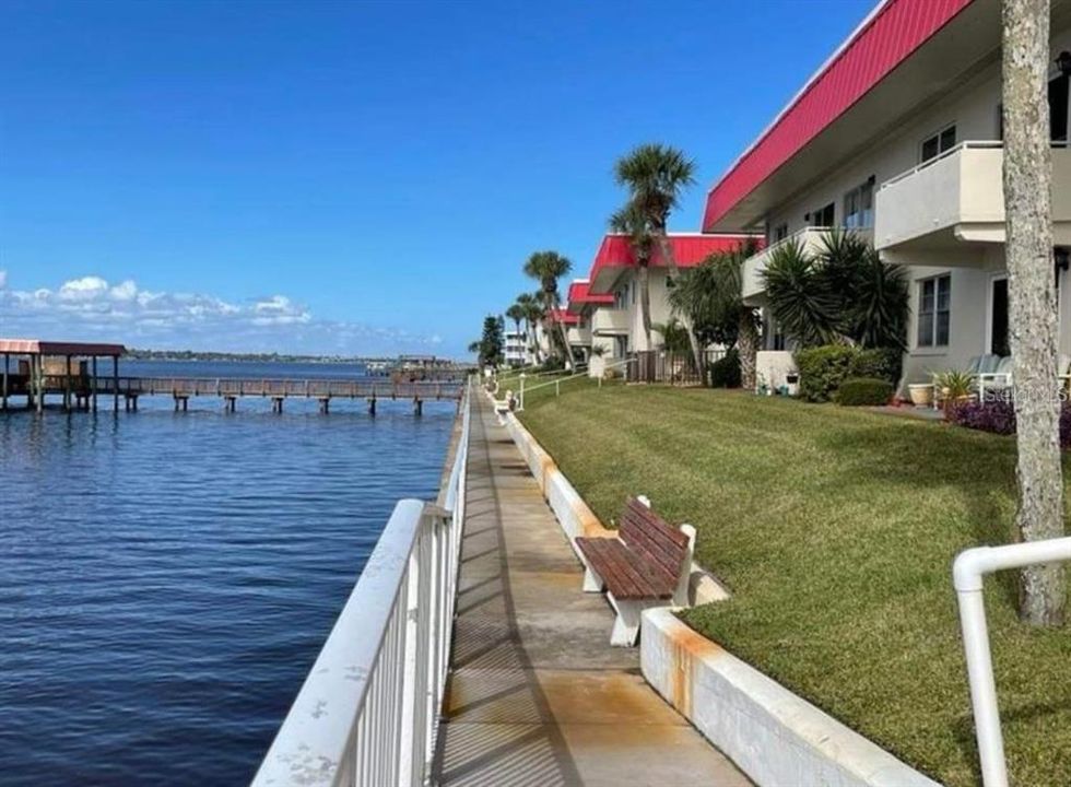 For Sale: $145,000 (2 beds, 1 baths, 965 Square Feet)