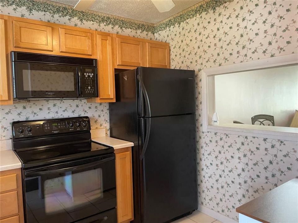 For Sale: $145,000 (2 beds, 1 baths, 965 Square Feet)