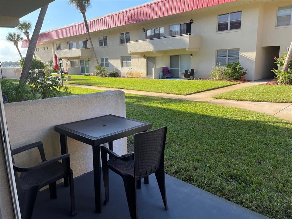 For Sale: $145,000 (2 beds, 1 baths, 965 Square Feet)