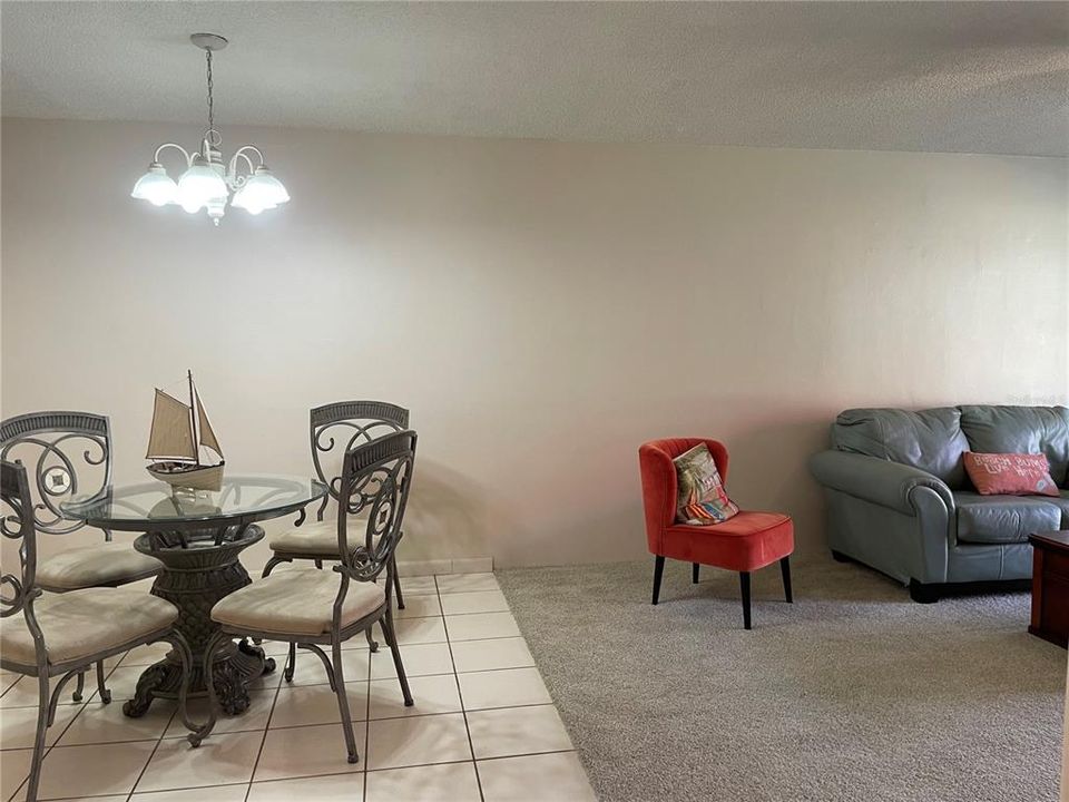 For Sale: $145,000 (2 beds, 1 baths, 965 Square Feet)
