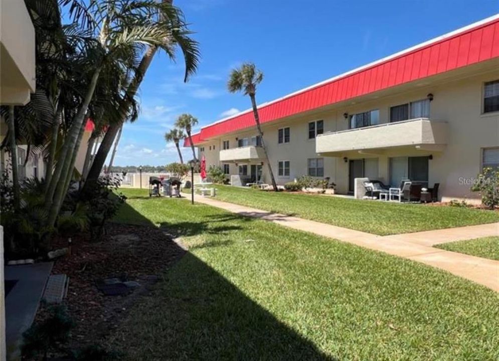 For Sale: $145,000 (2 beds, 1 baths, 965 Square Feet)