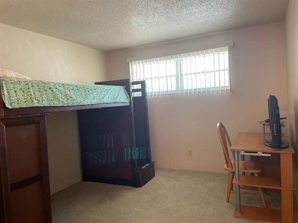 For Sale: $145,000 (2 beds, 1 baths, 965 Square Feet)
