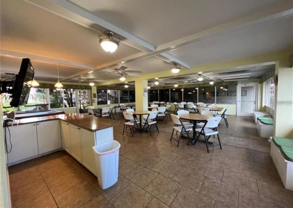 For Sale: $145,000 (2 beds, 1 baths, 965 Square Feet)