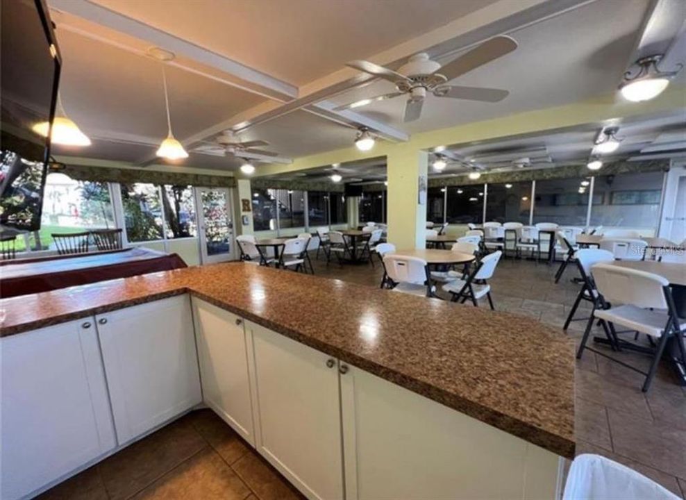 For Sale: $145,000 (2 beds, 1 baths, 965 Square Feet)