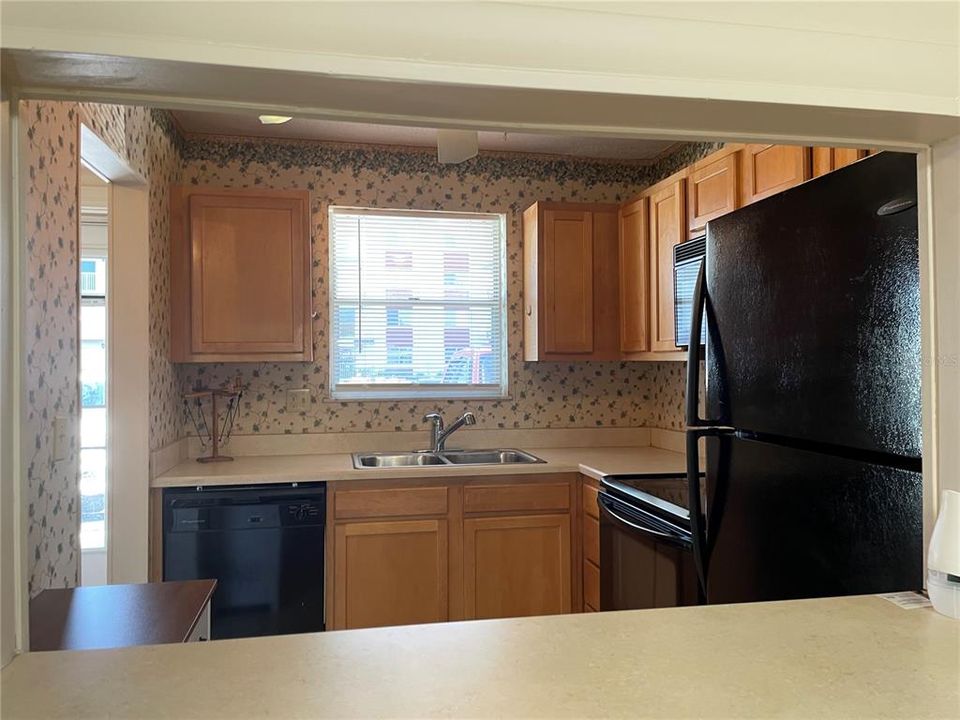 For Sale: $145,000 (2 beds, 1 baths, 965 Square Feet)