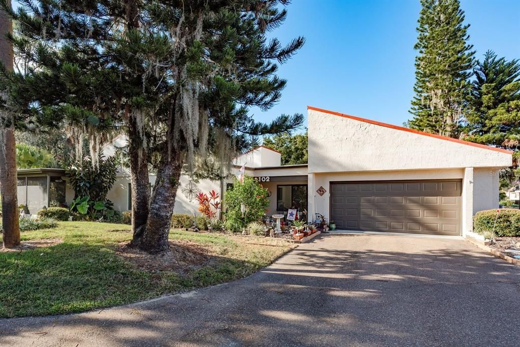 For Sale: $250,000 (2 beds, 2 baths, 1329 Square Feet)