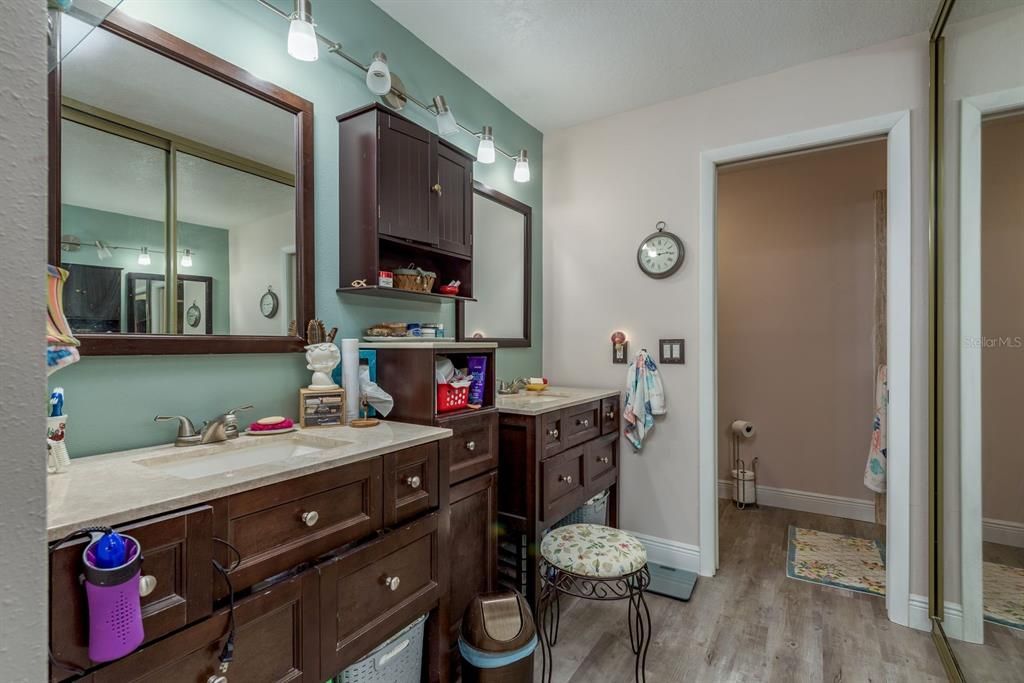 For Sale: $250,000 (2 beds, 2 baths, 1329 Square Feet)