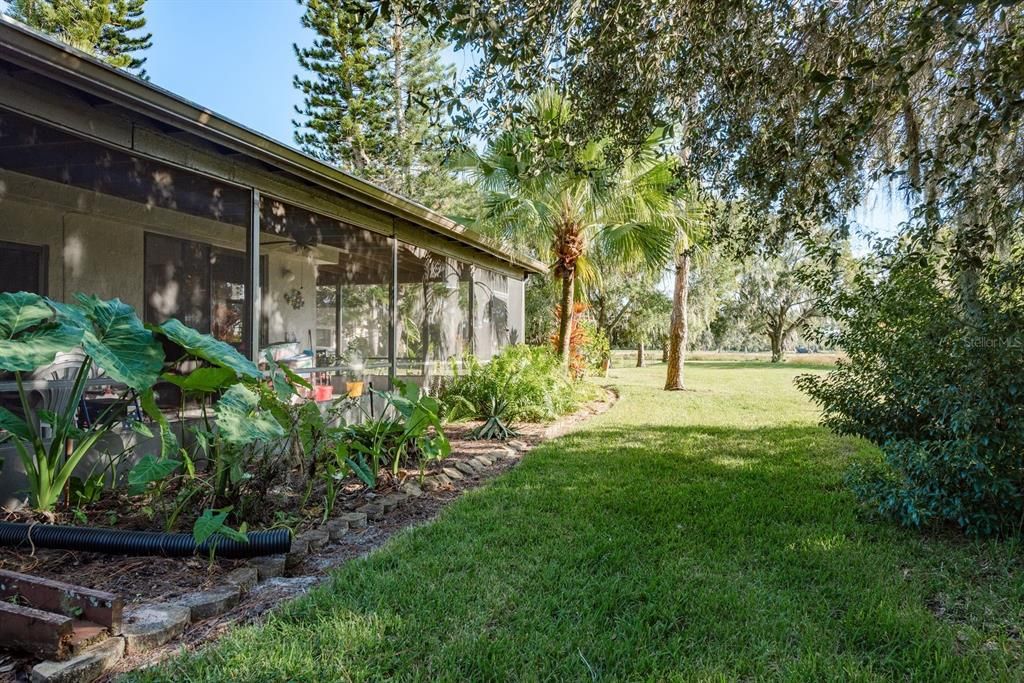 For Sale: $250,000 (2 beds, 2 baths, 1329 Square Feet)